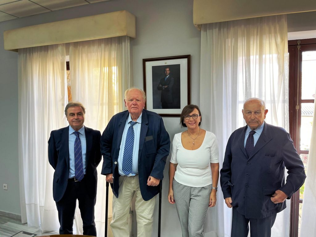 El club de Embajadores de la Provincia de Cádiz presenta sus credenciales ante el Ayuntamiento de Jerez